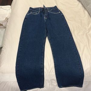 Edikted dark wash low waisted jeans worn one time, size XS 🦋